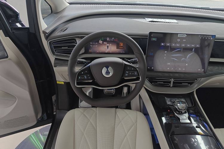 Used Denza D9 2025 DM-i Smart Drive 1020 Four-Wheel Drive Deluxe Model Steering Wheel