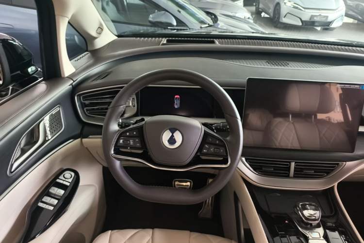 Used Denza D9 2025 DM-i Intelligent Drive 1020 Four-Wheel Drive Flagship Model Steering Wheel