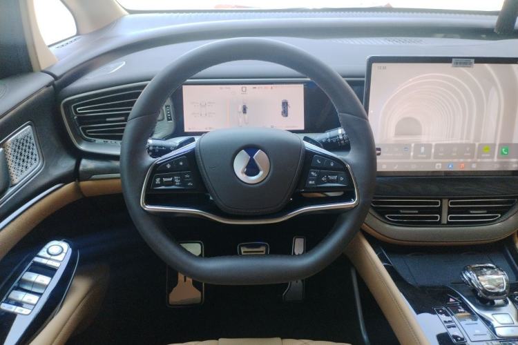 Used Denza D9 2025 DM-i Smart Drive 1020 Four-Wheel Drive Deluxe Model Steering Wheel