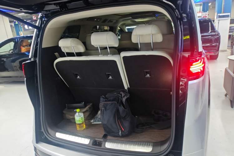 Used Denza D9 2025 DM-i Smart Drive 1020 Four-Wheel Drive Premium Model Trunk