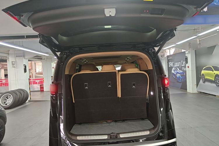 Used Denza D9 2025 DM-i Intelligent Drive 1020 Four-Wheel Drive Flagship Model Trunk