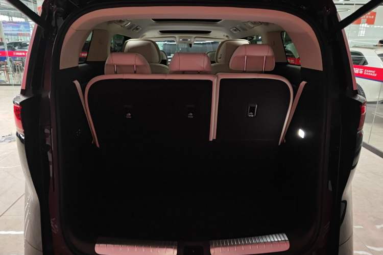 Used Denza D9 2025 DM-i Intelligent Drive 1020 Four-Wheel Drive Flagship Model Trunk