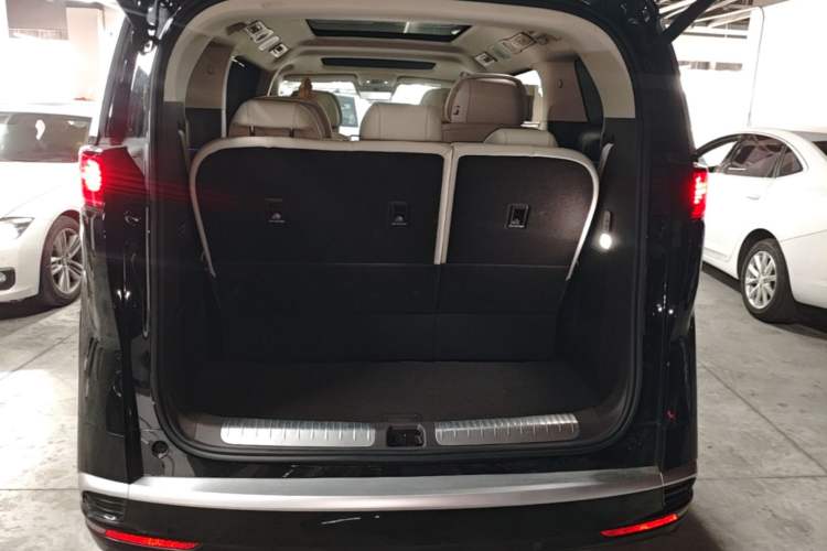 Used Denza D9 2025 DM-i Smart Drive 1020 Four-Wheel Drive Premium Model Trunk