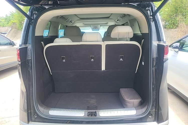 Used Denza D9 2025 Model DM-i Four-Wheel Drive Supreme Edition Trunk