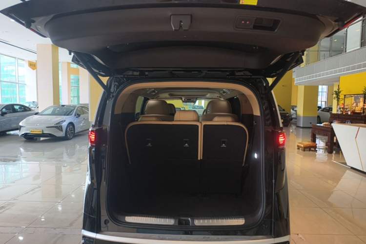 Used Denza D9 2025 DM-i Intelligent Drive 1020 Four-Wheel Drive Flagship Model Trunk