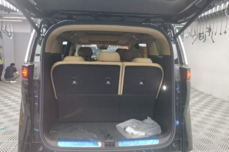 Used Denza D9 2025 Model EV Two-Wheel Drive Prestige Edition Trunk