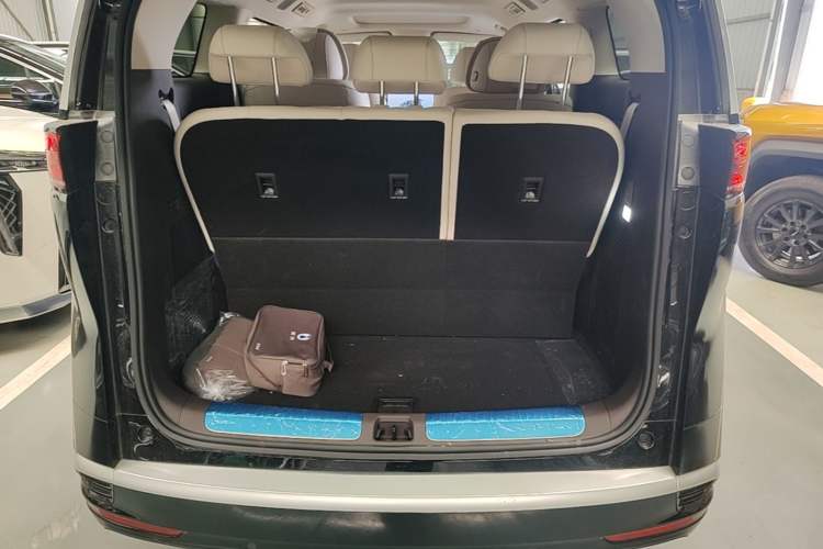 Used Denza D9 2025 Model DM-i Four-Wheel Drive Prestige Edition Trunk