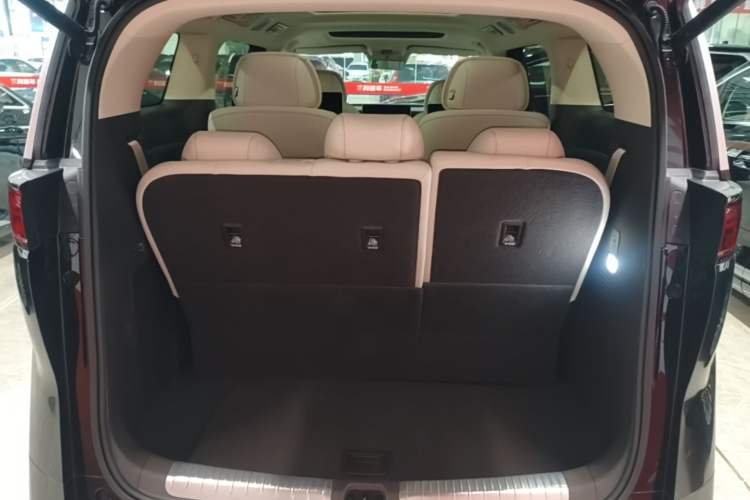 Used Denza D9 2025 DM-i Intelligent Drive 1020 Four-Wheel Drive Flagship Model Trunk
