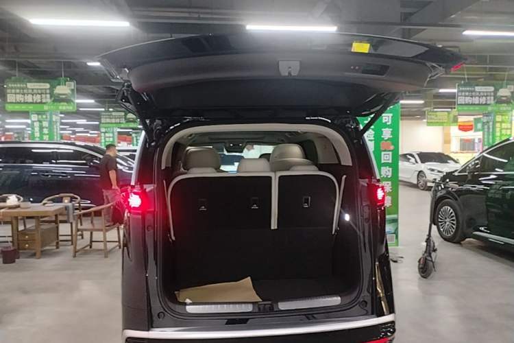 Used Denza D9 2025 DM-i Intelligent Drive 1020 Four-Wheel Drive Flagship Model Trunk