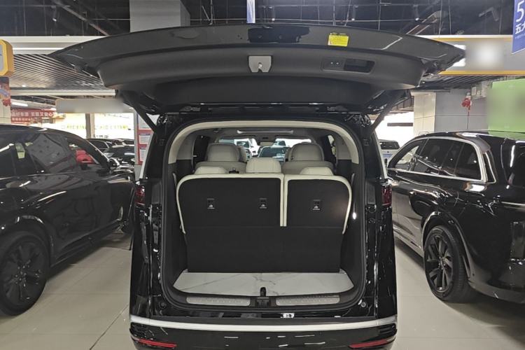 Used Denza D9 2025 DM-i Smart Drive 1020 Four-Wheel Drive Deluxe Model Trunk