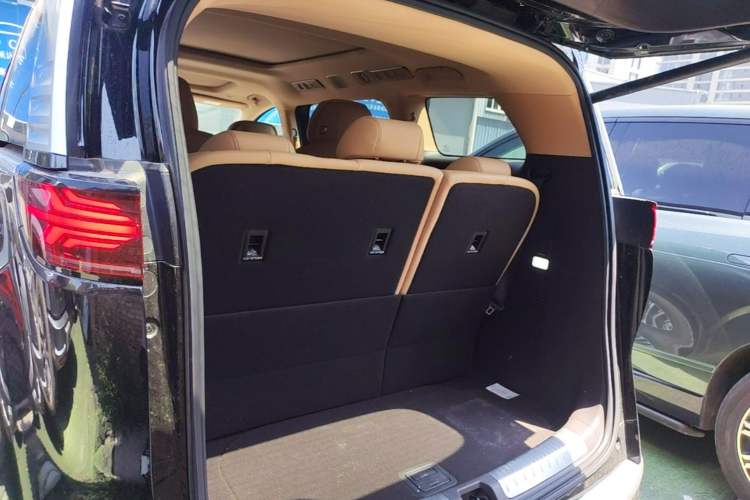 Used Denza D9 2025 DM-i Intelligent Drive 1020 Four-Wheel Drive Flagship Model Trunk