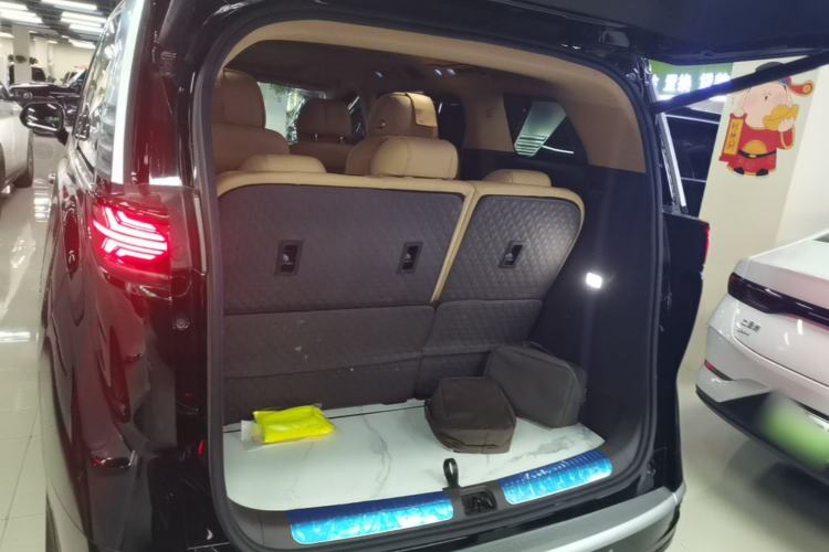 Used Denza D9 2025 Model DM-i Four-Wheel Drive Prestige Edition Trunk