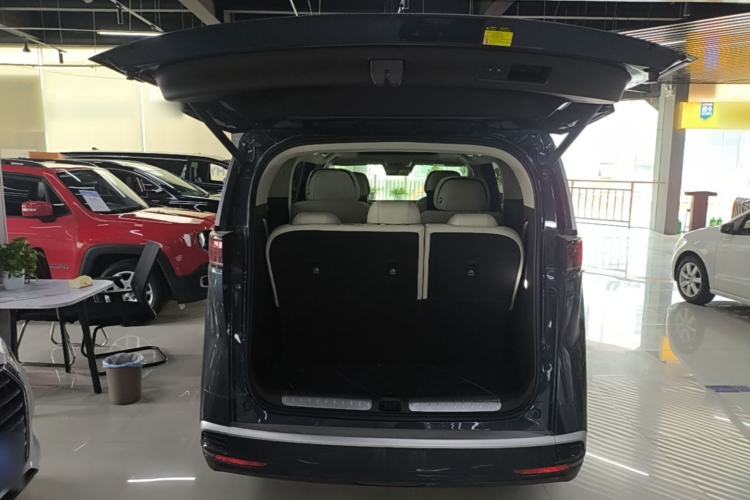 Used Denza D9 2025 DM-i Intelligent Drive 1020 Four-Wheel Drive Prestige Model Trunk
