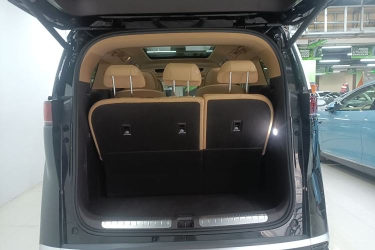 Used Denza D9 2025 DM-i Intelligent Drive 1020 Four-Wheel Drive Flagship Model Trunk