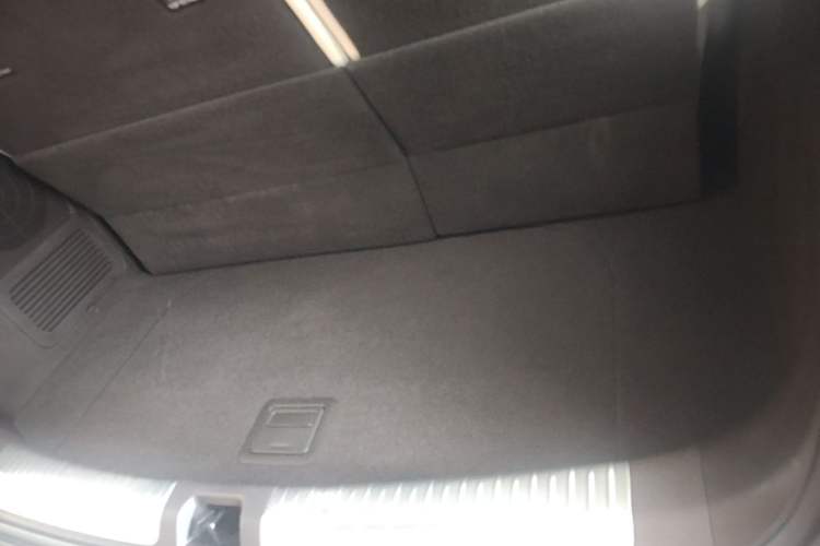Used Denza D9 2025 DM-i Intelligent Drive 1020 Four-Wheel Drive Prestige Model Trunk