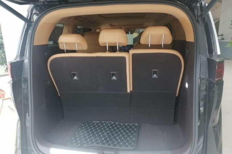 Used Denza D9 2025 DM-i Intelligent Drive 1020 Four-Wheel Drive Flagship Model Trunk