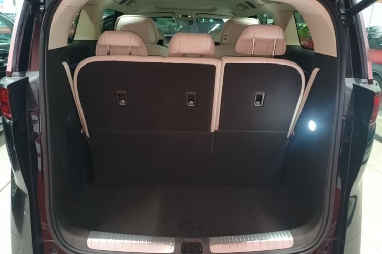 Used Denza D9 2025 DM-i Intelligent Drive 1020 Four-Wheel Drive Flagship Model Trunk