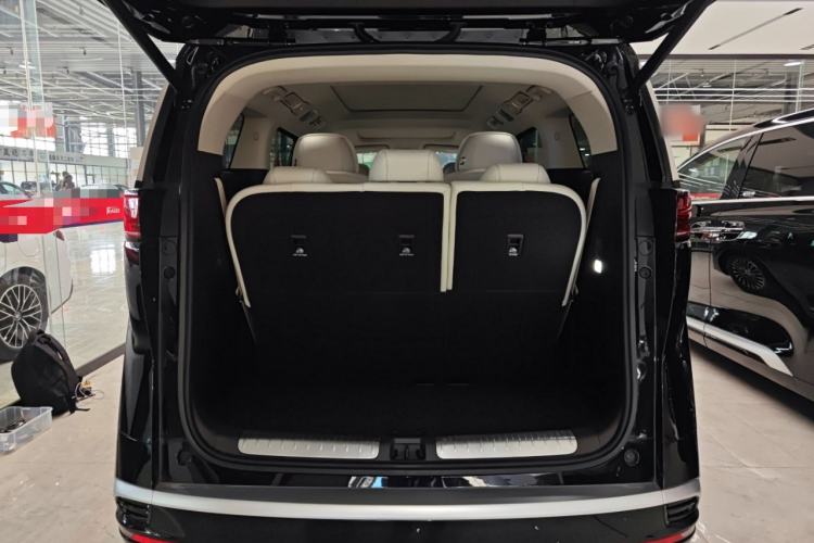 Used Denza D9 2025 DM-i Intelligent Drive 1020 Four-Wheel Drive Flagship Model Trunk