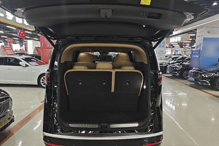 Used Denza D9 2025 DM-i Intelligent Drive 1020 Four-Wheel Drive Flagship Model Trunk