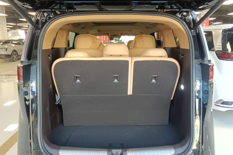 Used Denza D9 2025 DM-i Smart Drive 1020 Four-Wheel Drive Deluxe Model Trunk