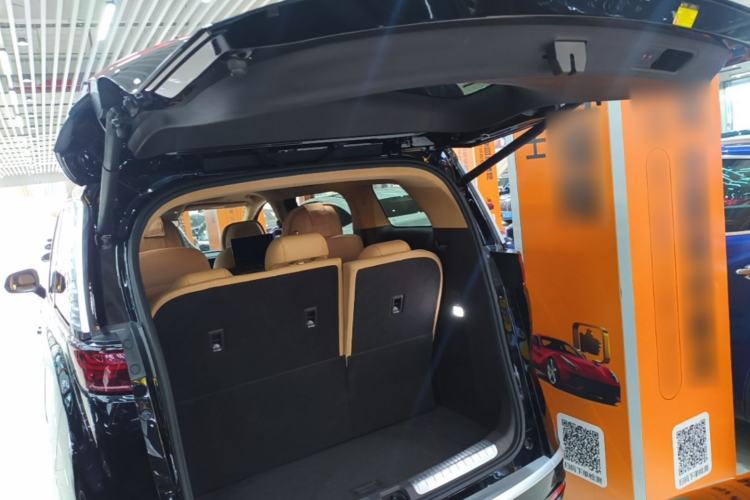 Used Denza D9 2025 DM-i Intelligent Drive 1020 Four-Wheel Drive Flagship Model Trunk