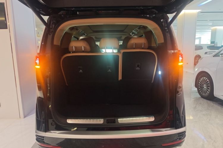 Used Denza D9 2025 DM-i Intelligent Drive 1020 Four-Wheel Drive Flagship Model Trunk