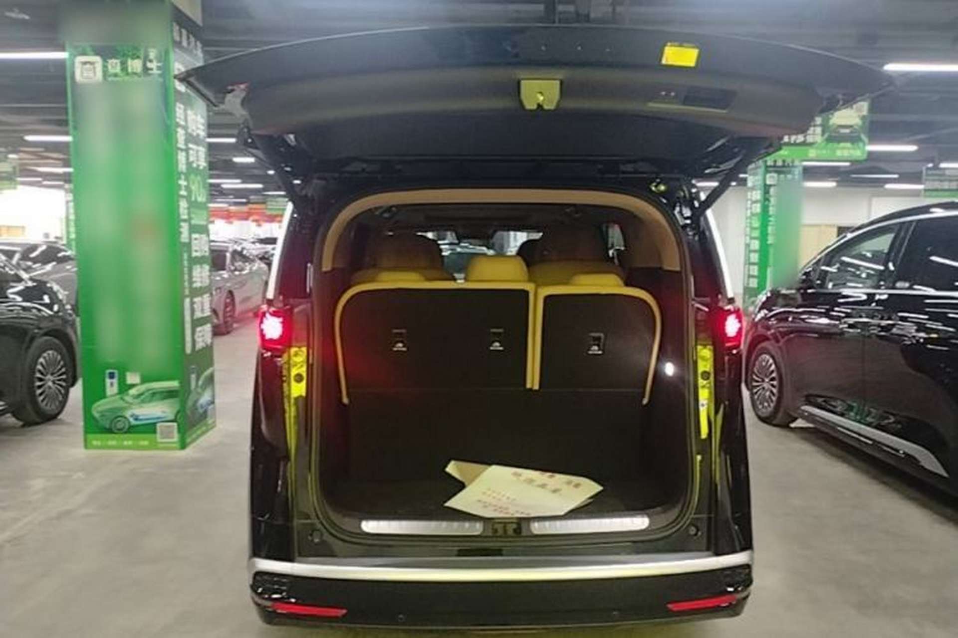Used Denza D9 2025 DM-i Intelligent Drive 1020 Four-Wheel Drive Prestige Model Trunk