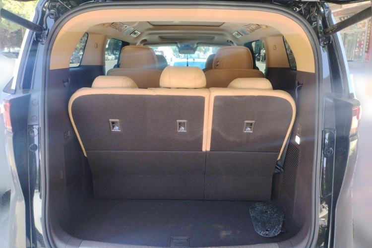 Used Denza D9 2025 DM-i Smart Drive 1020 Four-Wheel Drive Deluxe Model Trunk