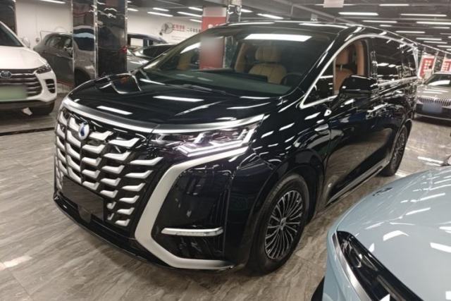 Used Denza D9 2025 DM-i Smart Drive 1100 Luxury Model