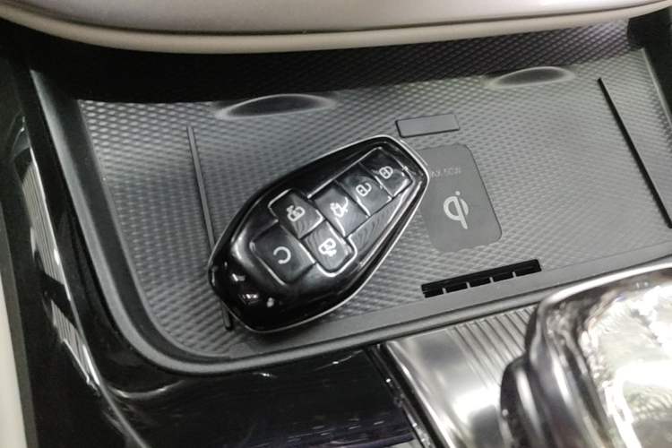 Used Denza D9 2025 DM-i Intelligent Drive 1020 Four-Wheel Drive Flagship Model Vehicle Key