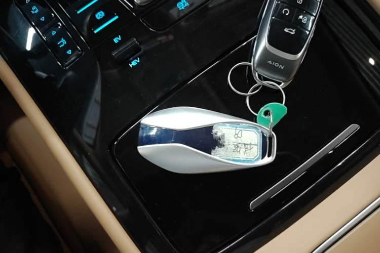 Used Denza D9 2025 DM-i Intelligent Drive 1020 Four-Wheel Drive Prestige Model Vehicle Key