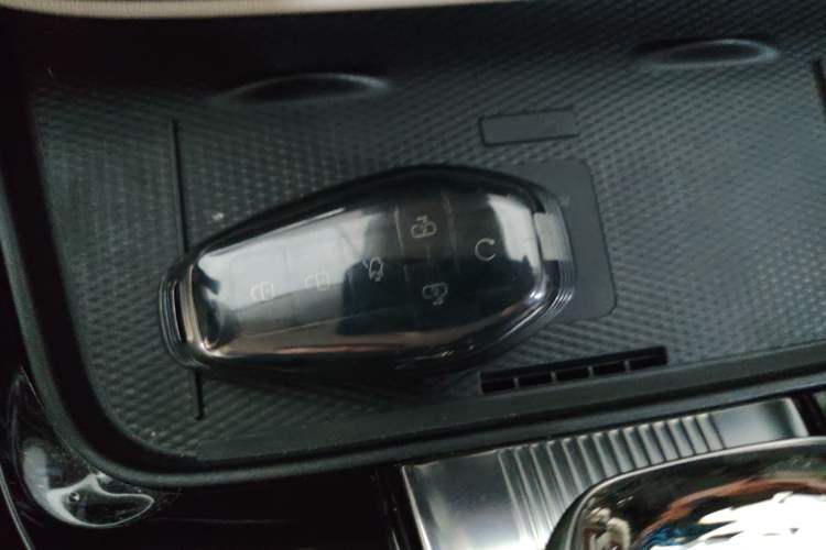 Used Denza D9 2025 DM-i Smart Drive 1020 Four-Wheel Drive Premium Model Vehicle Key