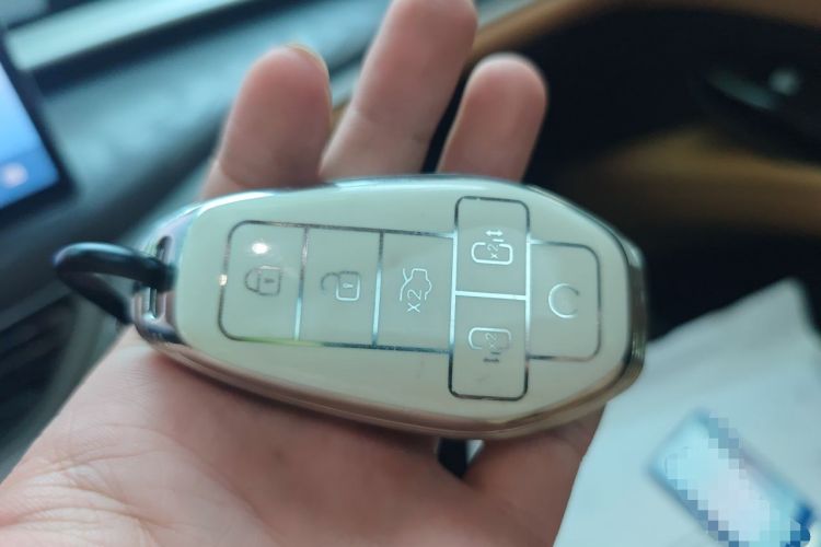 Used Denza D9 2025 DM-i Intelligent Drive 1020 Four-Wheel Drive Prestige Model Vehicle Key