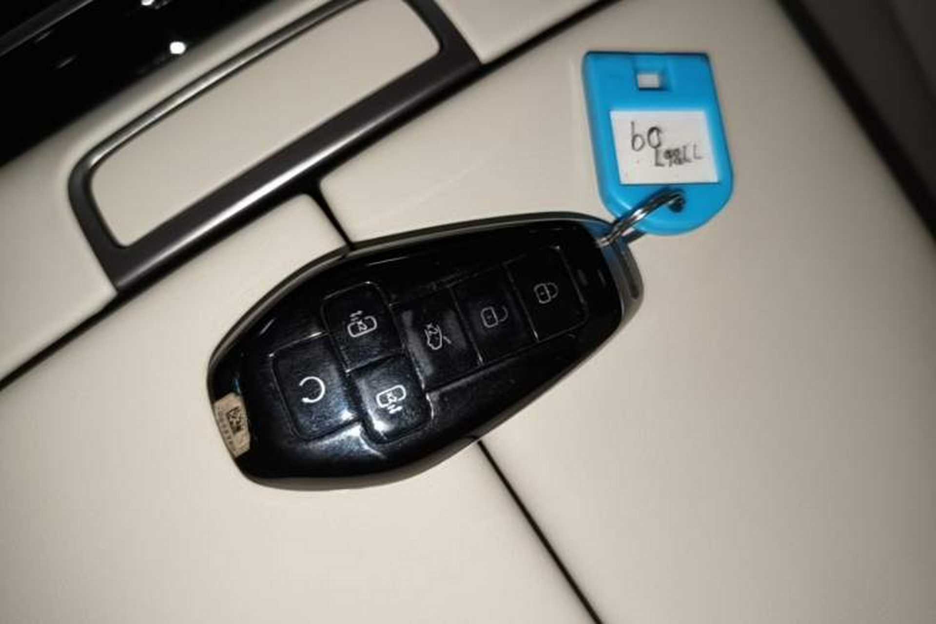 Used Denza D9 2025 DM-i Intelligent Drive 1020 Four-Wheel Drive Flagship Model Vehicle Key