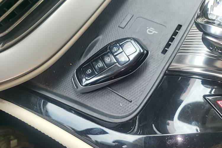 Used Denza D9 2025 Model DM-i Four-Wheel Drive Supreme Edition Vehicle Key