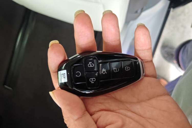 Used Denza D9 2025 DM-i Intelligent Drive 1020 Four-Wheel Drive Prestige Model Vehicle Key
