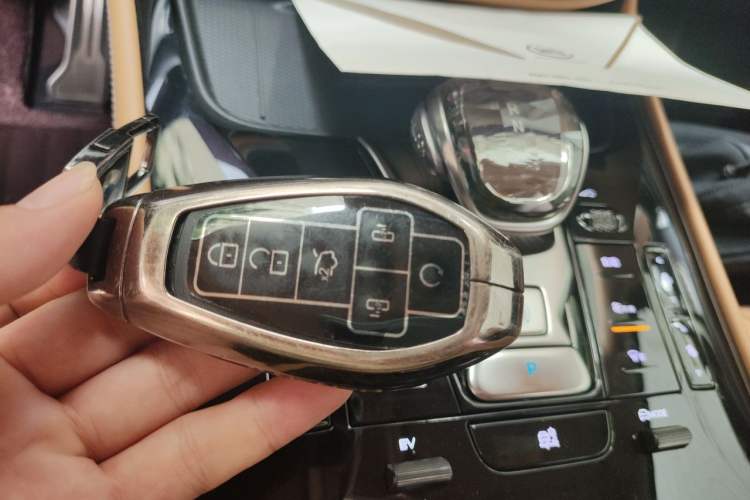 Used Denza D9 2025 DM-i Intelligent Drive 1020 Four-Wheel Drive Flagship Model Vehicle Key