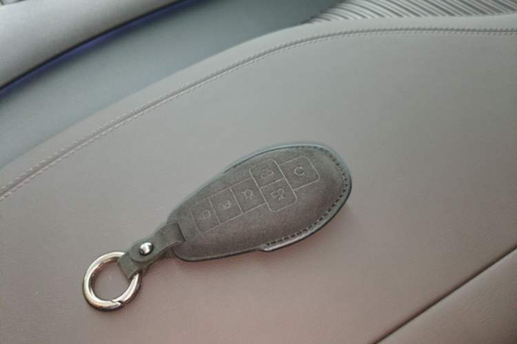 Used Denza D9 2025 DM-i Intelligent Drive 1020 Four-Wheel Drive Prestige Model Vehicle Key