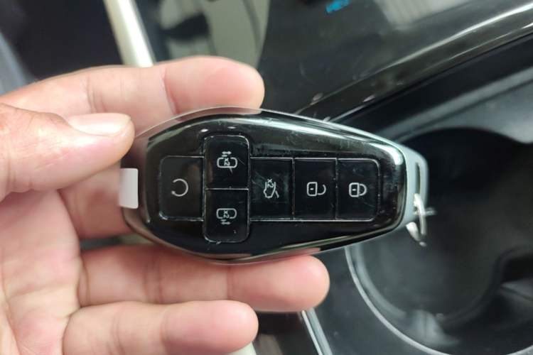 Used Denza D9 2025 DM-i Intelligent Drive 1020 Four-Wheel Drive Prestige Model Vehicle Key