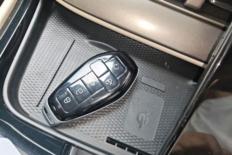 Used Denza D9 2025 DM-i Intelligent Drive 1020 Four-Wheel Drive Prestige Model Vehicle Key