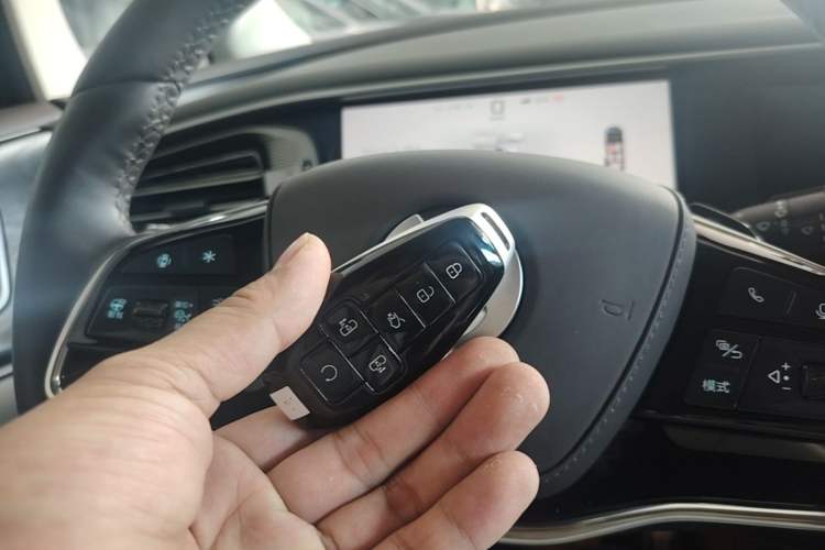 Used Denza D9 2025 DM-i Intelligent Drive 1020 Four-Wheel Drive Prestige Model Vehicle Key