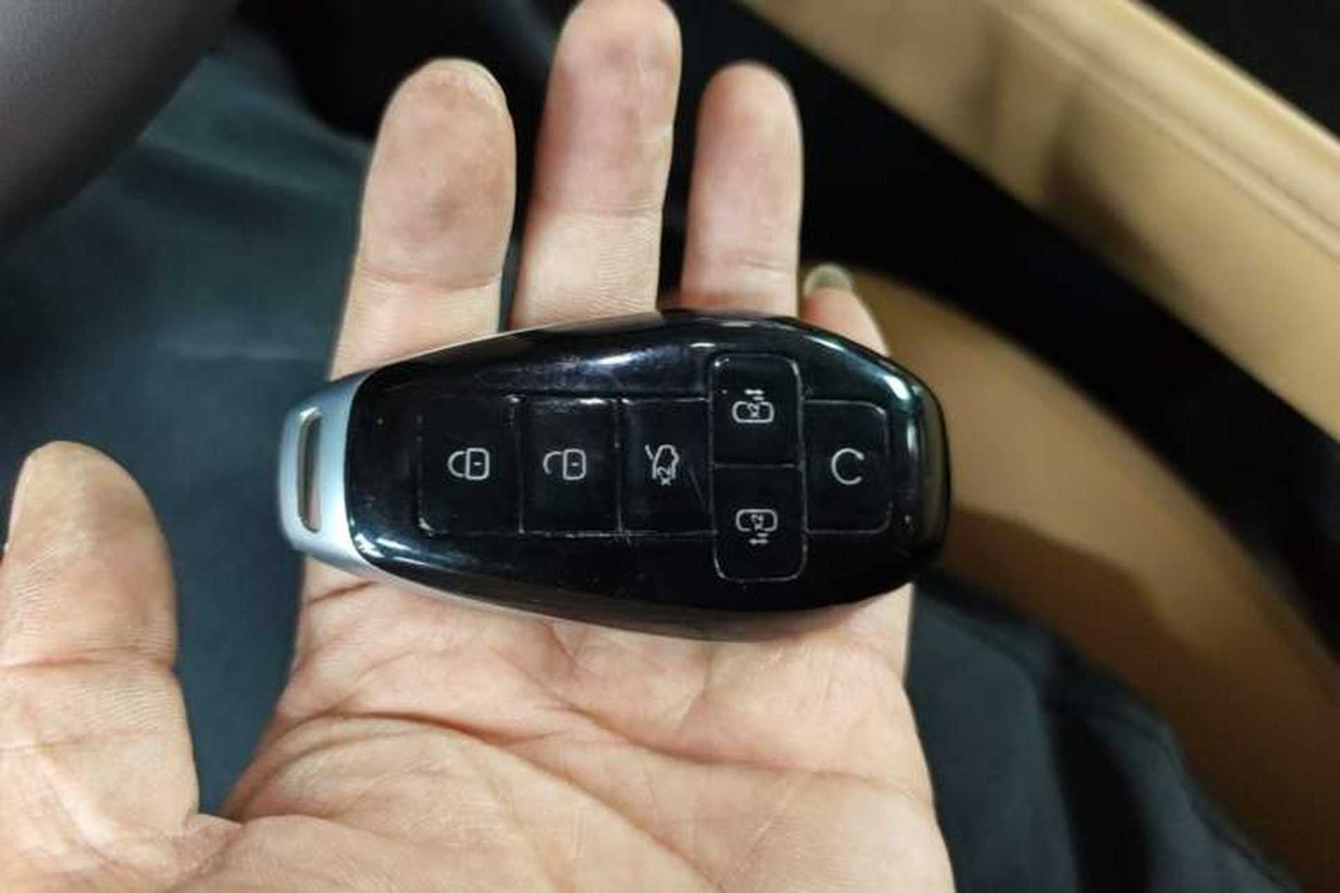 Used Denza D9 2025 DM-i Smart Drive 1020 Four-Wheel Drive Deluxe Model Vehicle Key