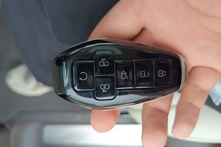 Used Denza D9 2025 DM-i Intelligent Drive 1020 Four-Wheel Drive Flagship Model Vehicle Key