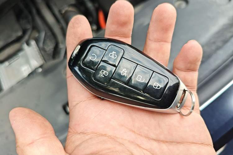 Used Denza D9 2025 DM-i Intelligent Drive 1020 Four-Wheel Drive Flagship Model Vehicle Key