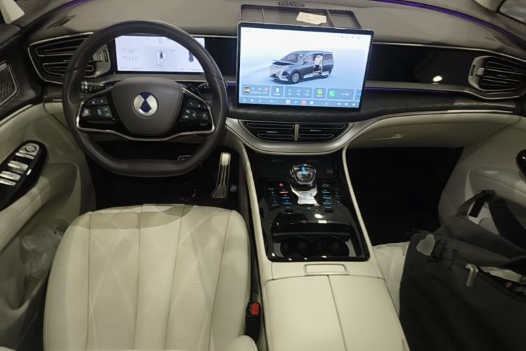 Used Denza D9 2025 DM-i Intelligent Drive 1020 Four-Wheel Drive Prestige Model Center Console