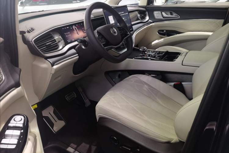 Used Denza D9 2025 DM-i Intelligent Drive 1020 Four-Wheel Drive Flagship Model Center Console