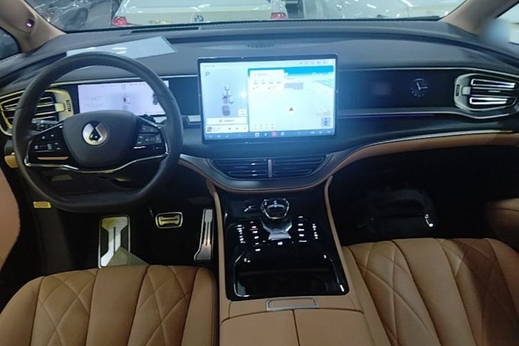 Used Denza D9 2025 DM-i Intelligent Drive 1020 Four-Wheel Drive Flagship Model Center Console