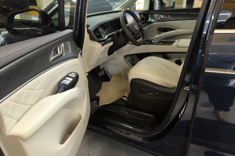 Used Denza D9 2025 DM-i Smart Drive 1020 Four-Wheel Drive Deluxe Model Driver Seat