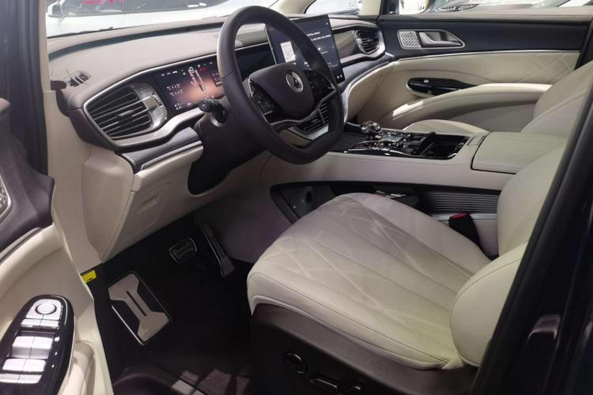 Used Denza D9 2025 DM-i Intelligent Drive 1020 Four-Wheel Drive Flagship Model Driver Seat