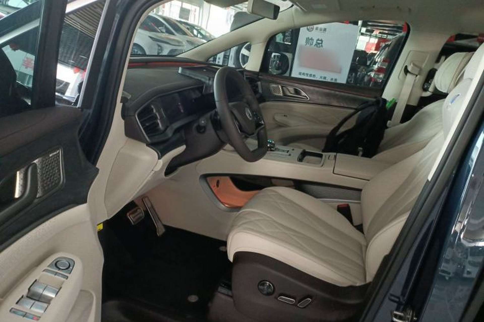 Used Denza D9 2025 DM-i Intelligent Drive 1020 Four-Wheel Drive Prestige Model Driver Seat